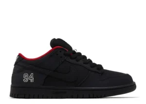 SB DUNK LOW SUPRME 'BLACK'