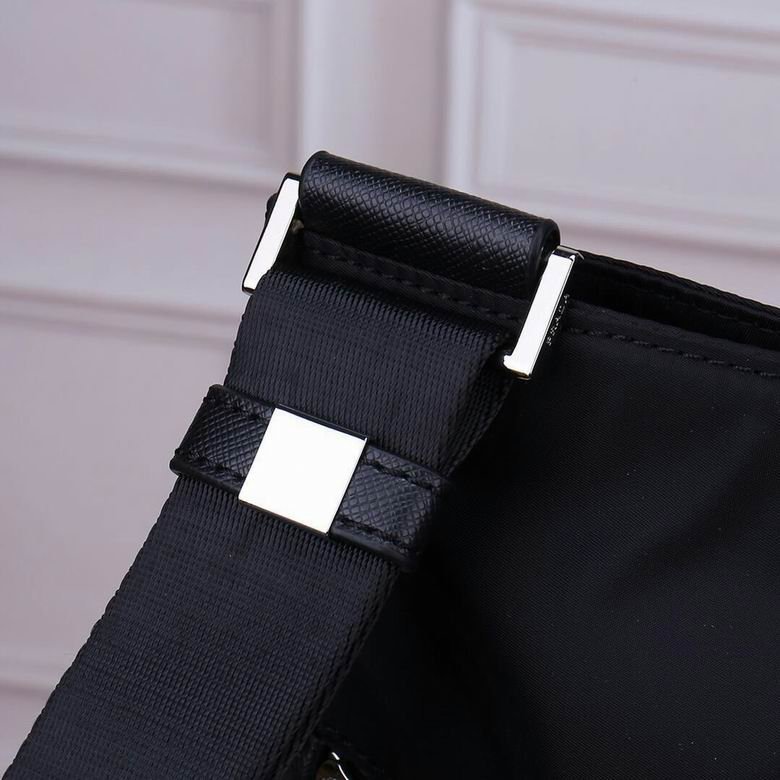 BOLSO MESSENGER PRADA - Imagen 5