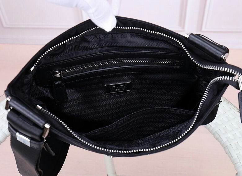BOLSO MESSENGER PRADA - Imagen 4