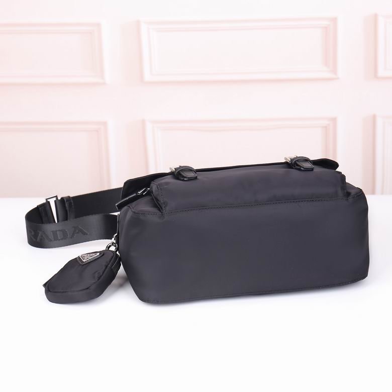 BOLSO MESSENGER PRADA - Imagen 8