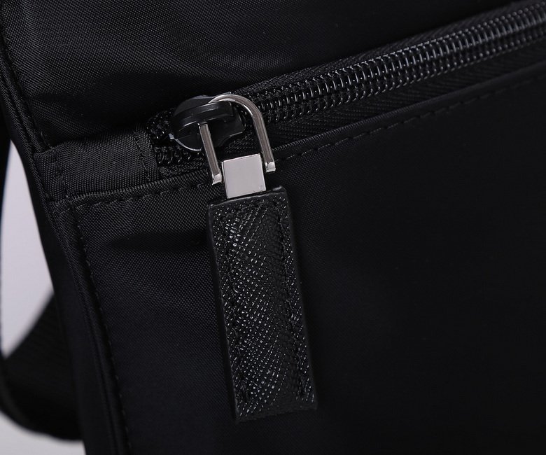 BOLSO MESSENGER PRADA - Imagen 6