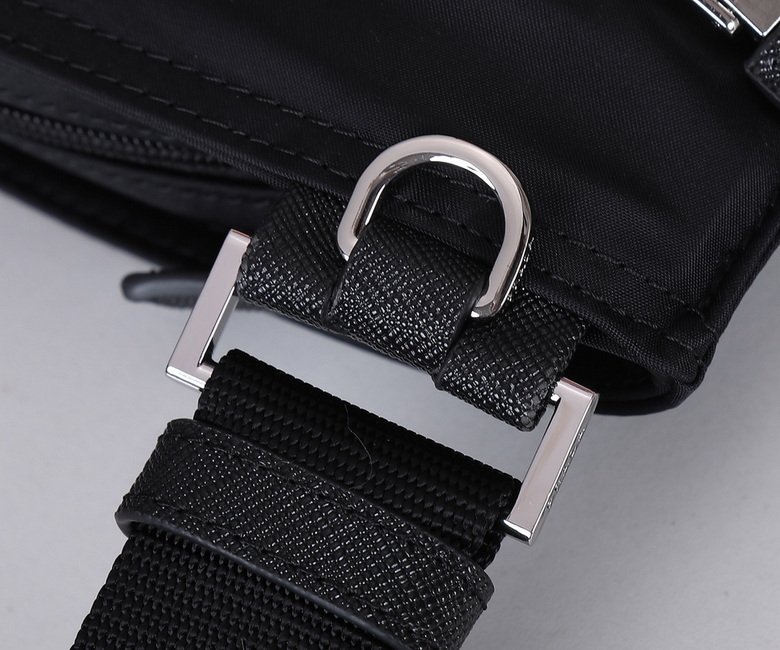 BOLSO MESSENGER PRADA - Imagen 4