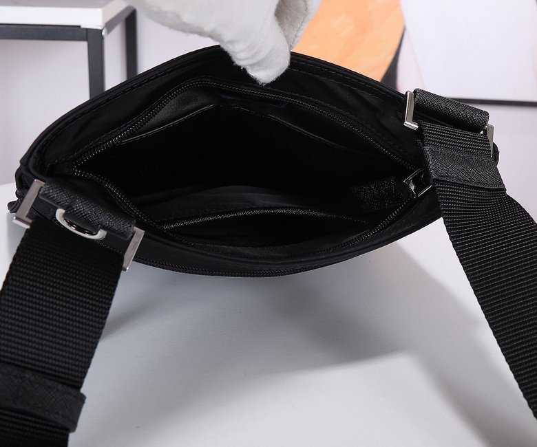 BOLSO MESSENGER PRADA - Imagen 3
