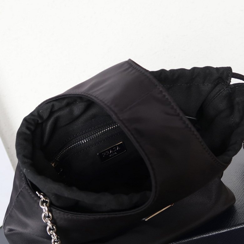 BOLSO MESSENGER PRADA - Imagen 4