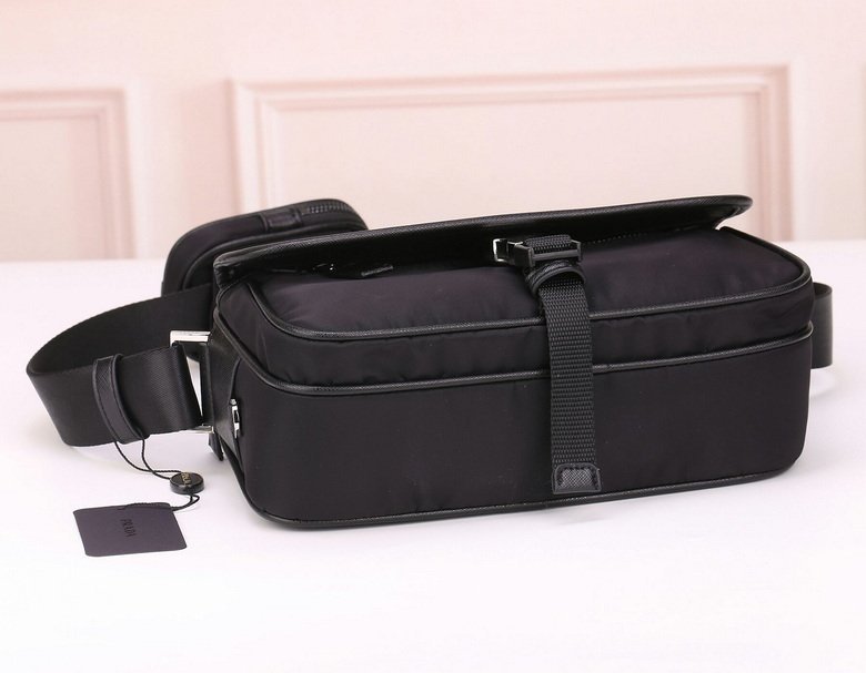BOLSO MESSENGER PRADA - Imagen 8