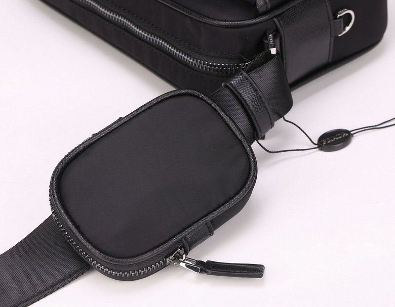 BOLSO MESSENGER PRADA - Imagen 5