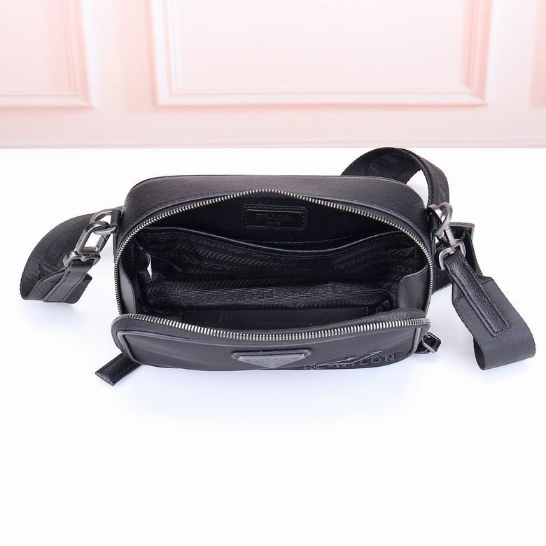 BOLSO MESSENGER PRADA - Imagen 3