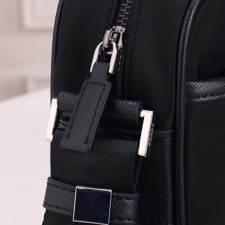 BOLSO MESSENGER PRADA - Imagen 6