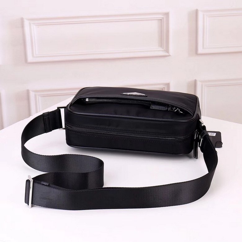 BOLSO MESSENGER PRADA - Imagen 4