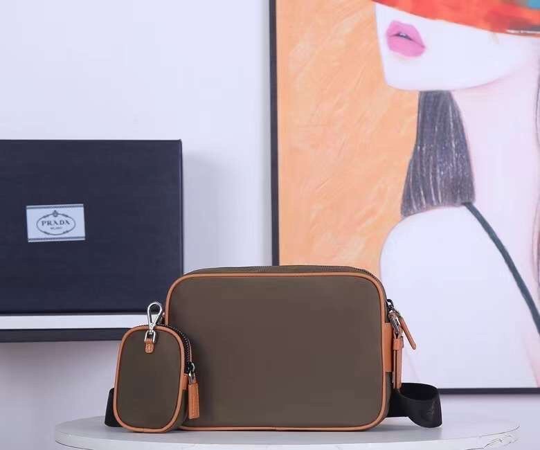 BOLSO MESSENGER PRADA - Imagen 6