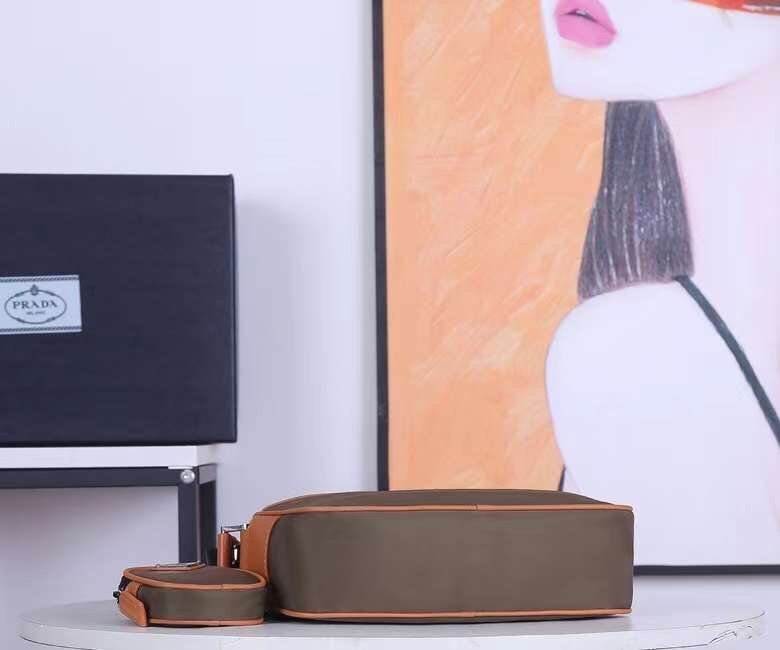 BOLSO MESSENGER PRADA - Imagen 3