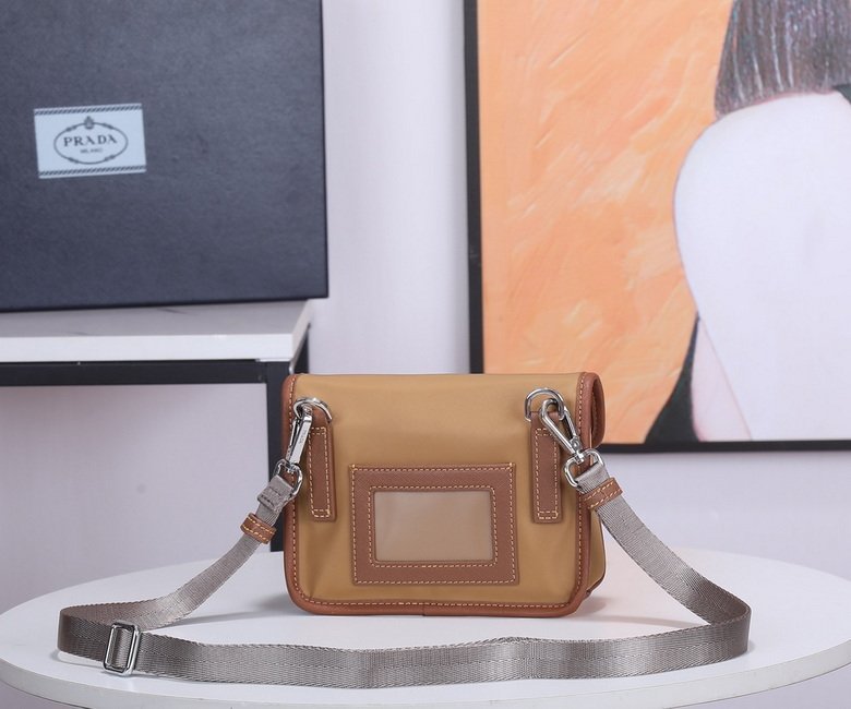 BOLSO MESSENGER PRADA - Imagen 7