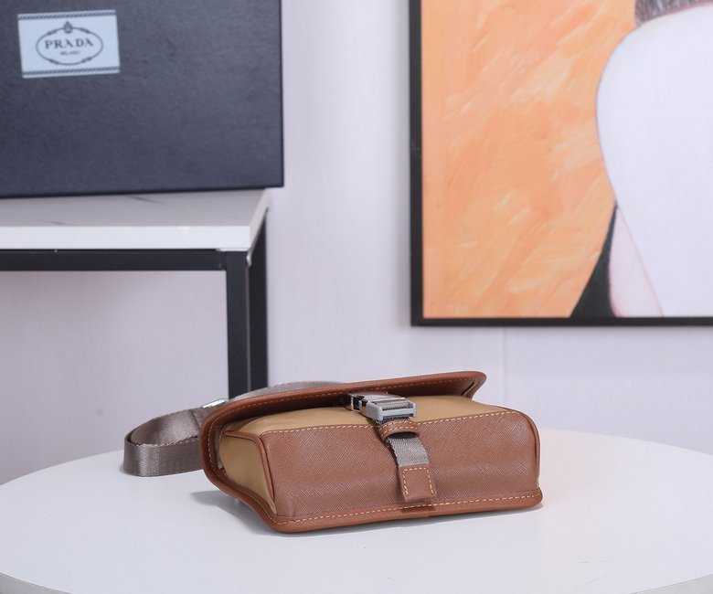 BOLSO MESSENGER PRADA - Imagen 6