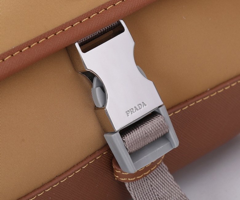 BOLSO MESSENGER PRADA - Imagen 4