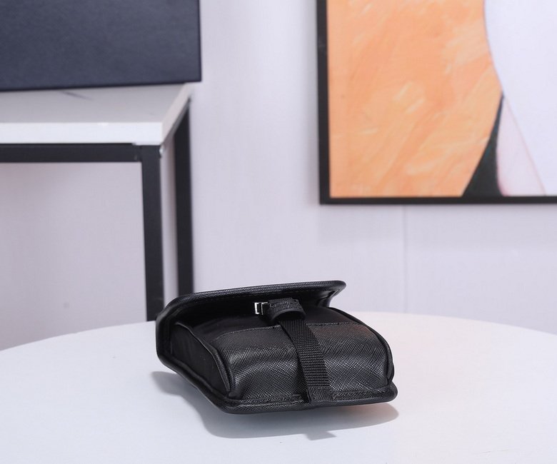 BOLSO MESSENGER PRADA - Imagen 3