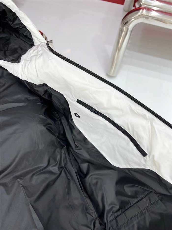 CHAQUETÓN PRADA - Imagen 17