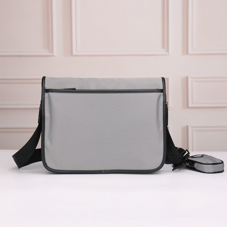 BOLSO MESSENGER PRADA - Imagen 8