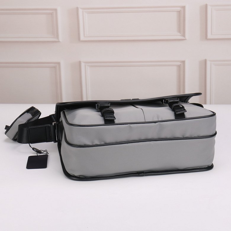 BOLSO MESSENGER PRADA - Imagen 6