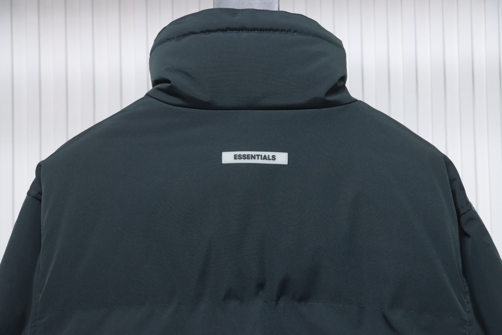 CHAQUETA FEAR OF GOD - ESSENTIALS GRIS OSCURO - Imagen 2