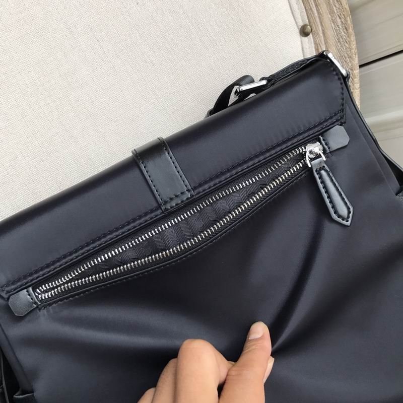 BOLSO MESSENGER PRADA - Imagen 8