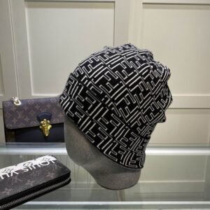 GORRO FENDI