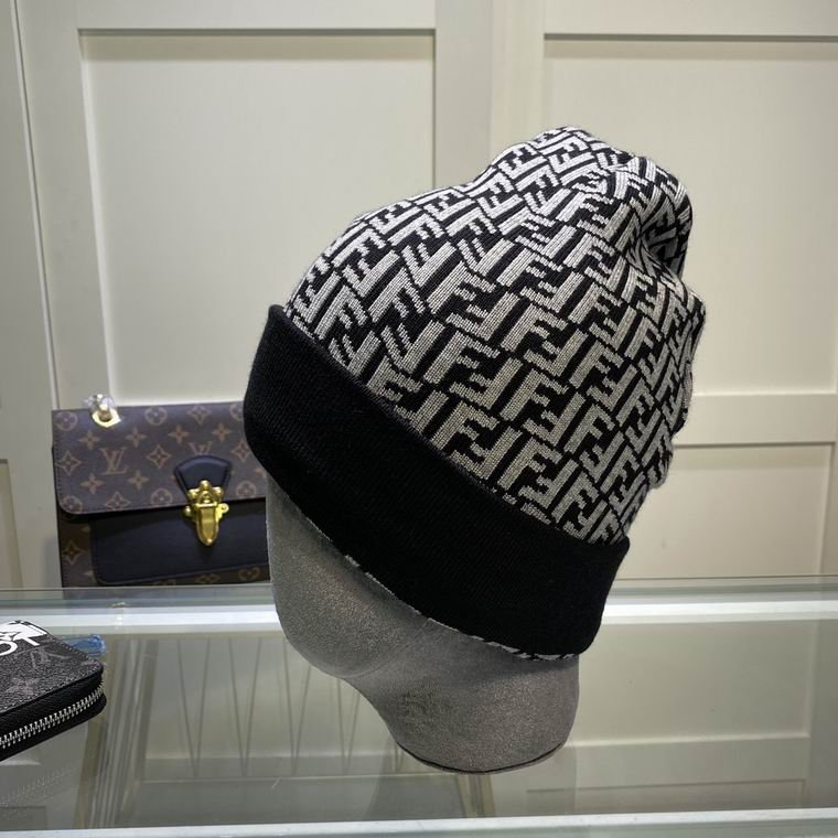 GORRO FENDI