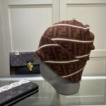 GORRO FENDI
