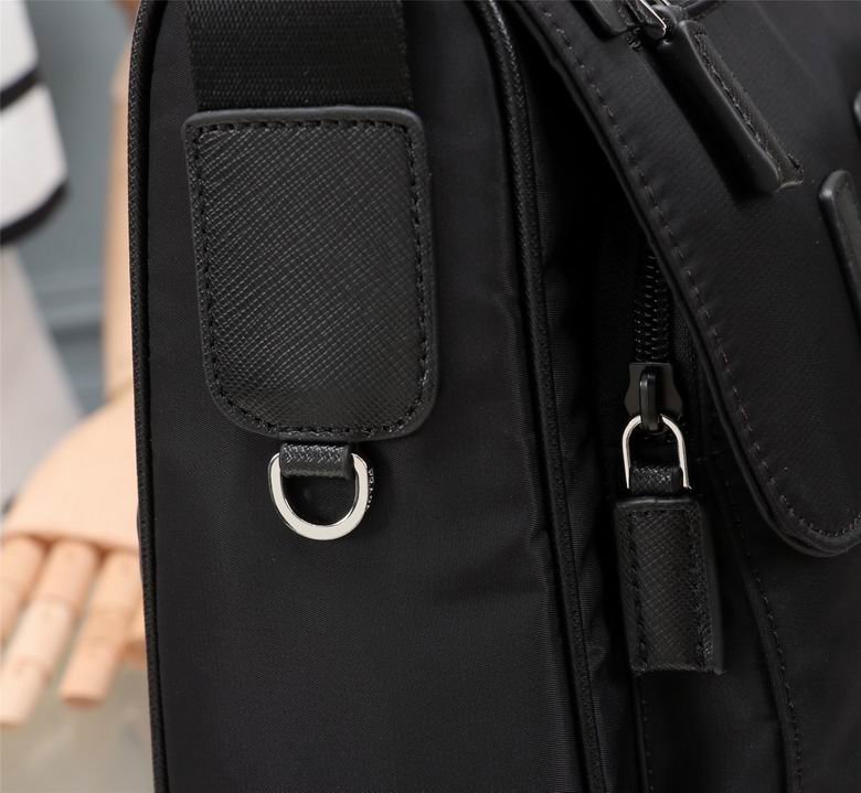 BOLSO MESSENGER PRADA - Imagen 6