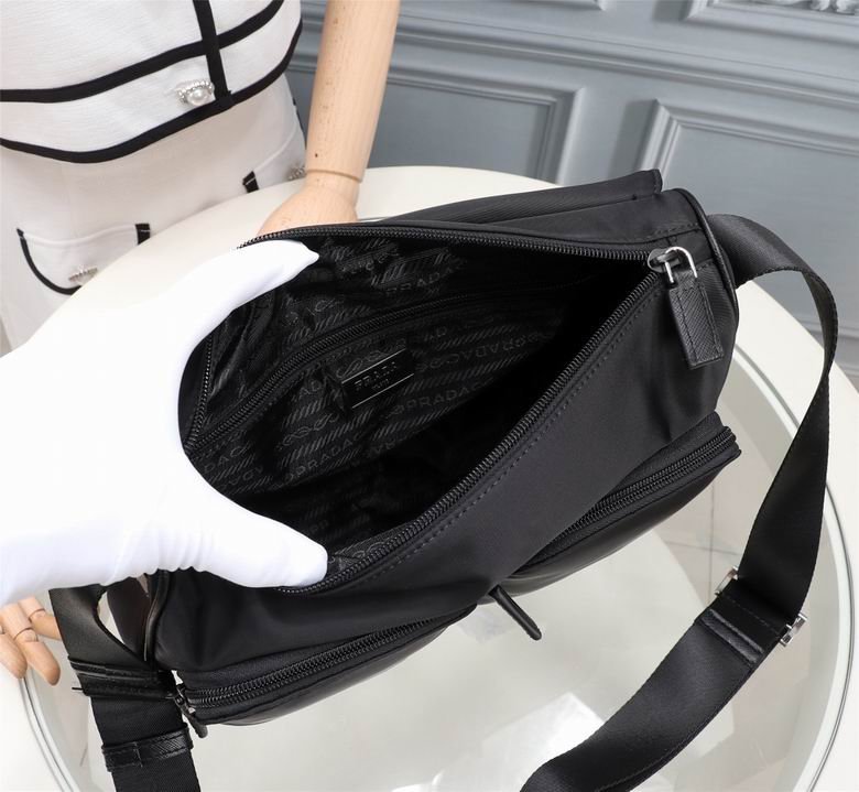 BOLSO MESSENGER PRADA - Imagen 2