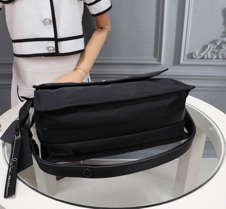 BOLSO MESSENGER PRADA - Imagen 6