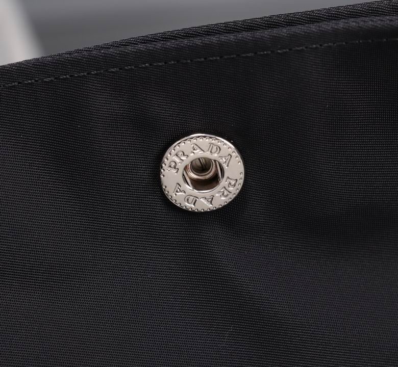 BOLSO MESSENGER PRADA - Imagen 4