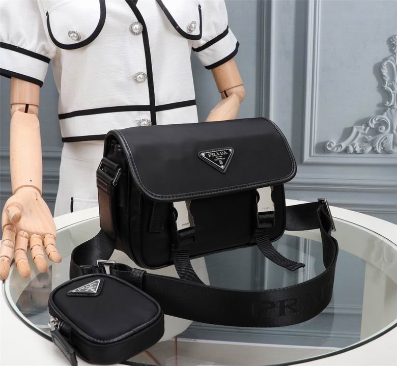 BOLSO MESSENGER PRADA - Imagen 8