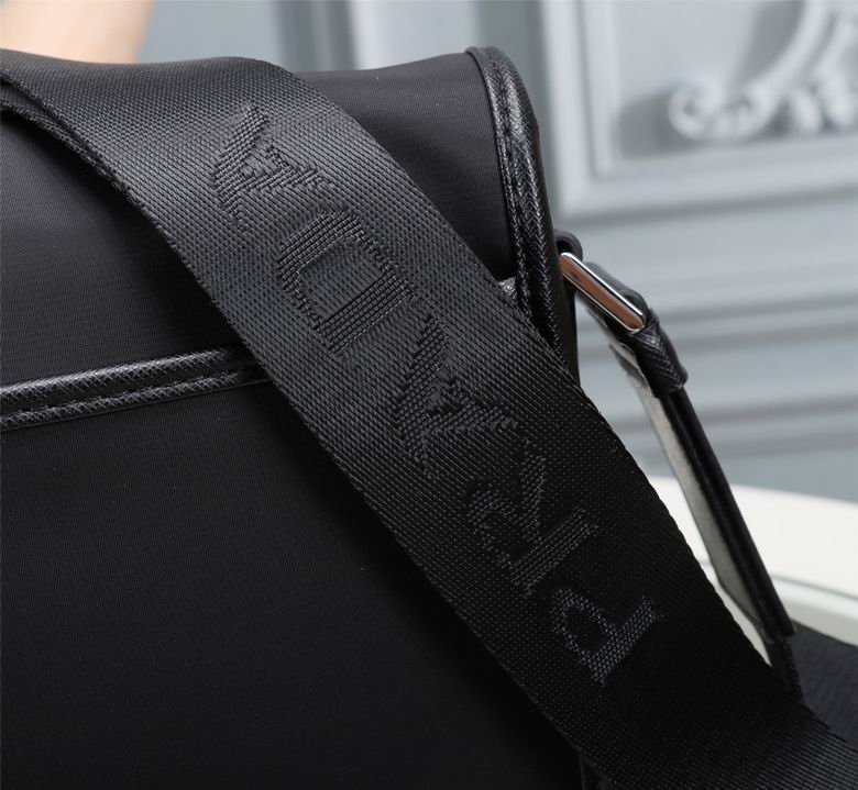 BOLSO MESSENGER PRADA - Imagen 7