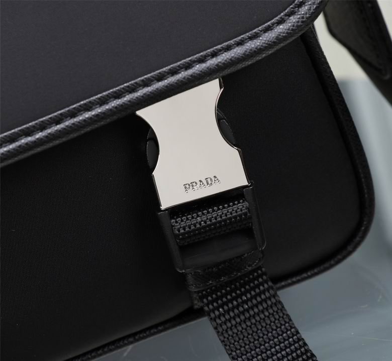 BOLSO MESSENGER PRADA - Imagen 6