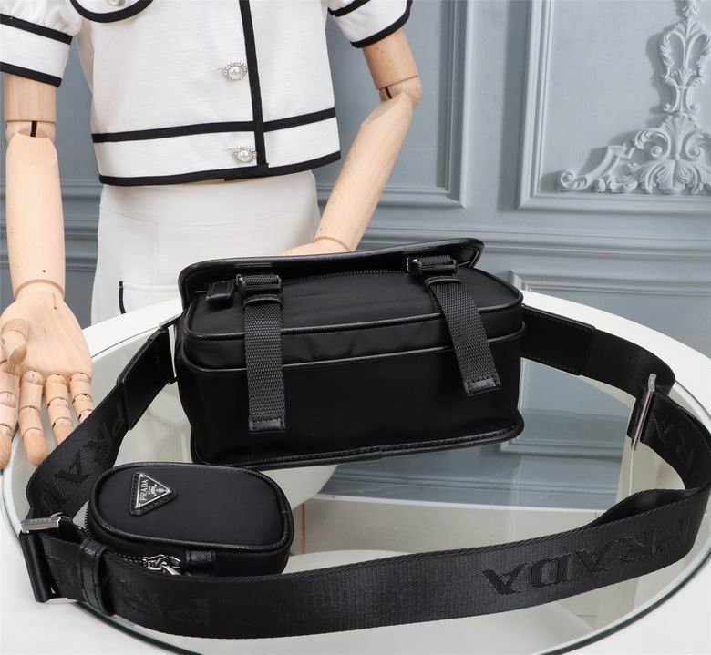 BOLSO MESSENGER PRADA - Imagen 5