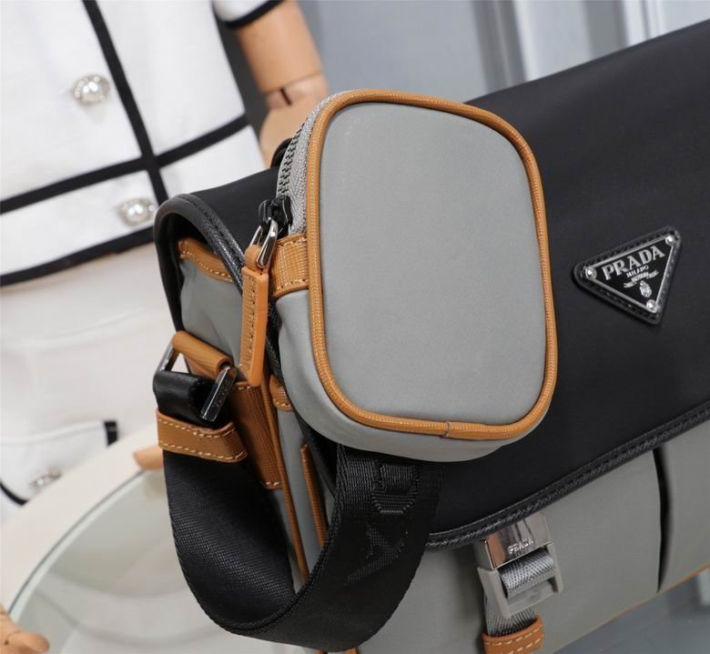 BOLSO MESSENGER PRADA - Imagen 7