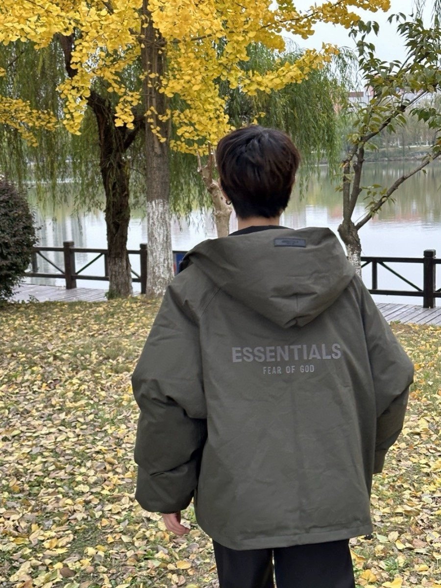 CHAQUETA FEAR OF GOD - ESSENTIALS GREEN OLIVE - Imagen 2