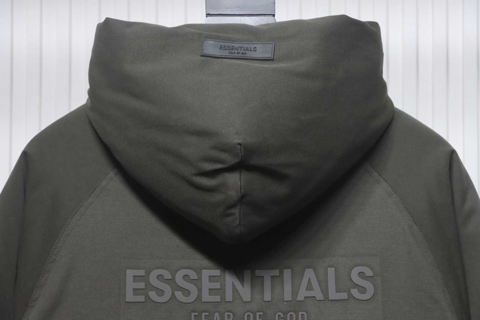 CHAQUETA FEAR OF GOD - ESSENTIALS GREEN OLIVE - Imagen 4