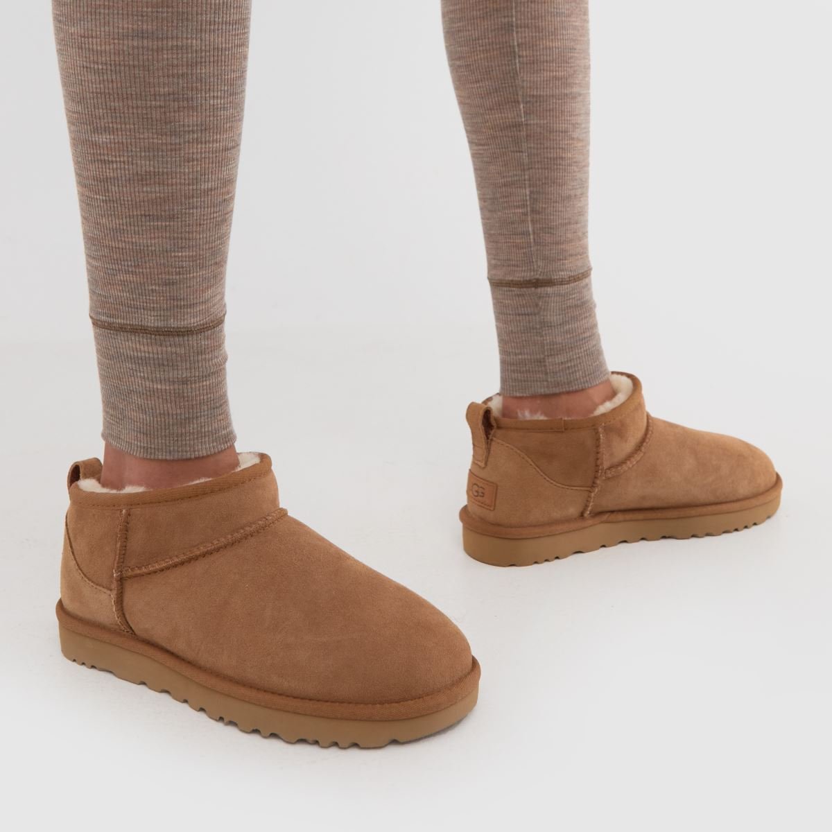 UGG CLASSIC ULTRA MINI - MARRONES - Imagen 2
