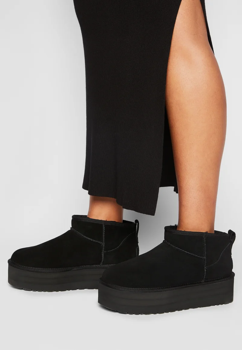 UGG CLASSIC ULTRA MINI DE PLATAFORMAS - NEGRAS - Imagen 2