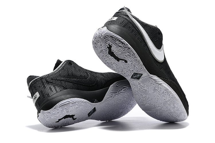 NIKE LEBRON 20 'BLACK WHITE' - Imagen 4